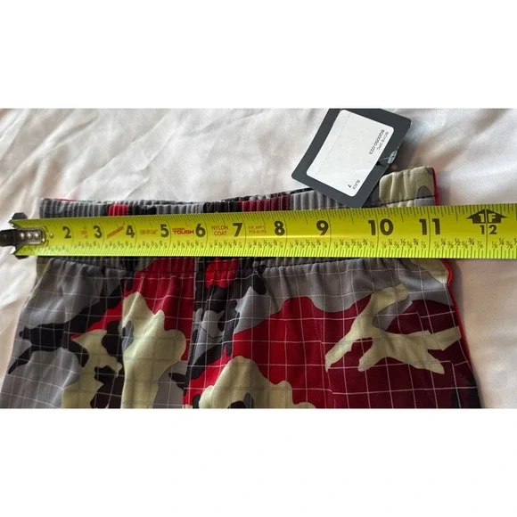 NWT !Nike Boy 2 Piece Jogging Set ~ Gray, green & Red ~ Camouflage - Picture 8 of 8